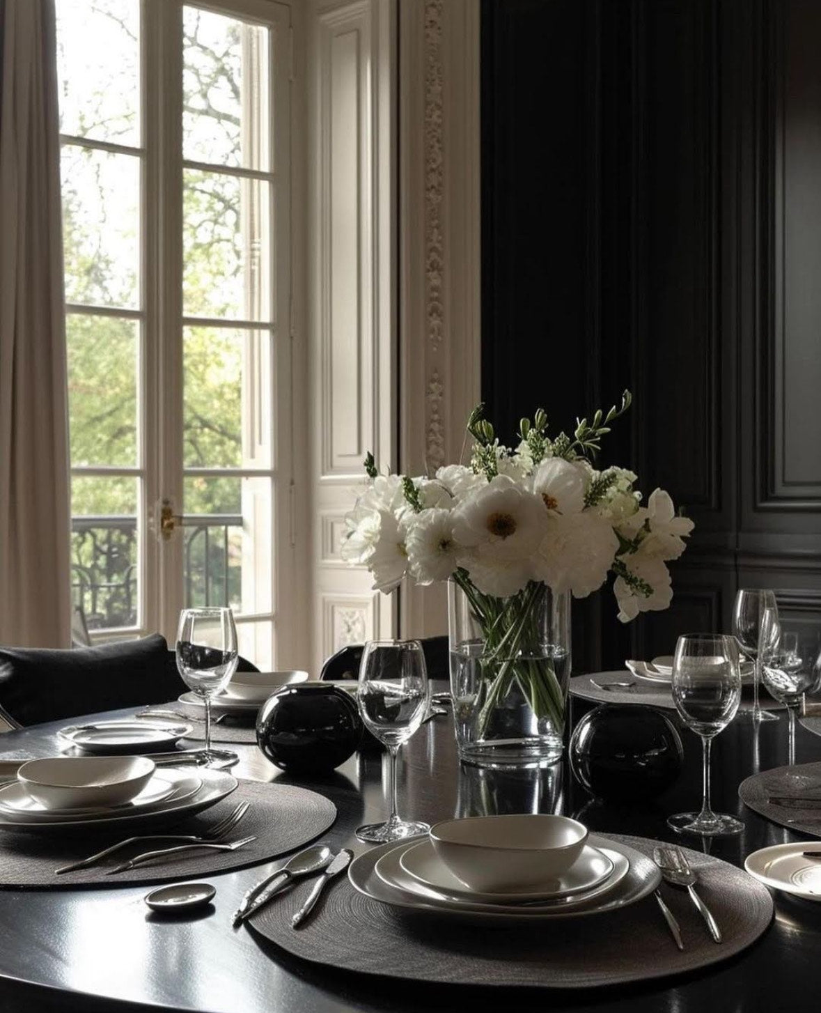 DINING &amp; ENTERTAINING